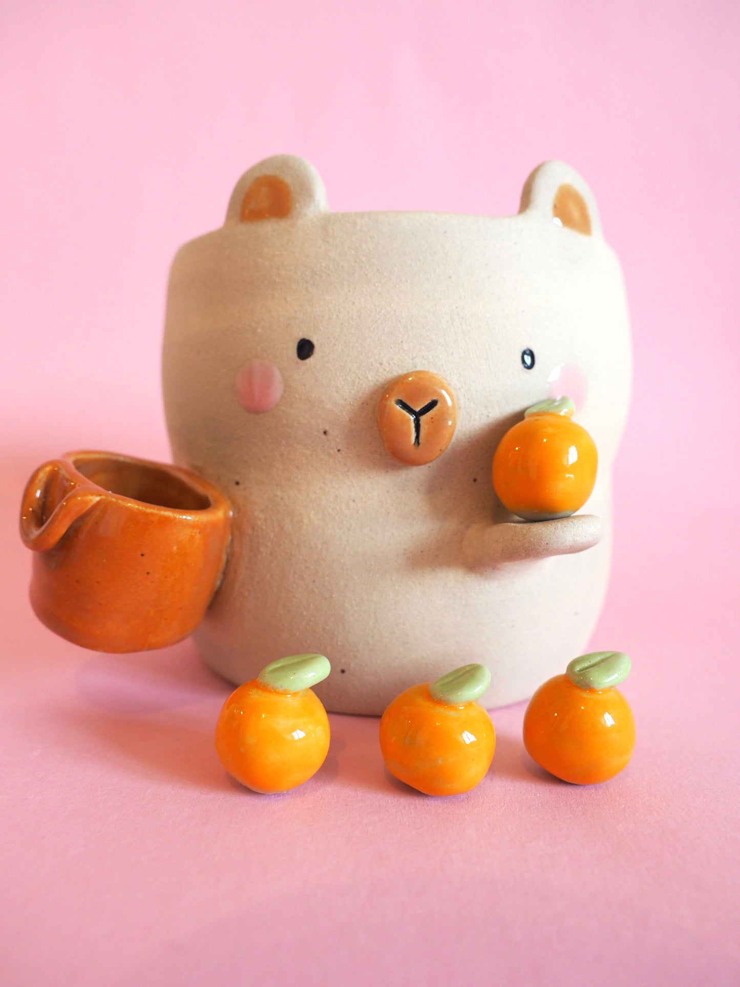 Second Ali Capybara Oranges Holder Pot